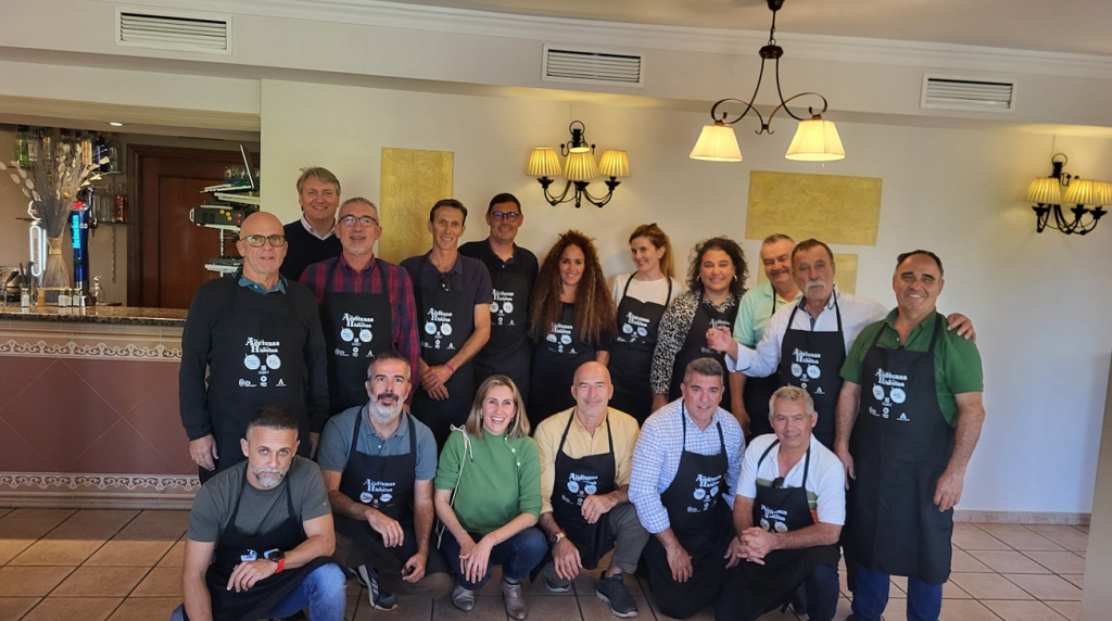 Foto de familia y emotiva despedida de la experiencia con IGP Aceitunas Manzanilla y Gordal de Sevilla